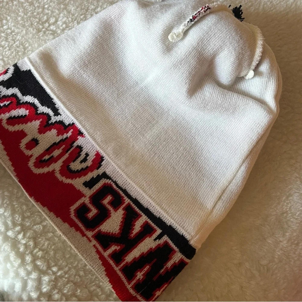 Reebok Blackhawks Pom Beanie - Red, Black, White